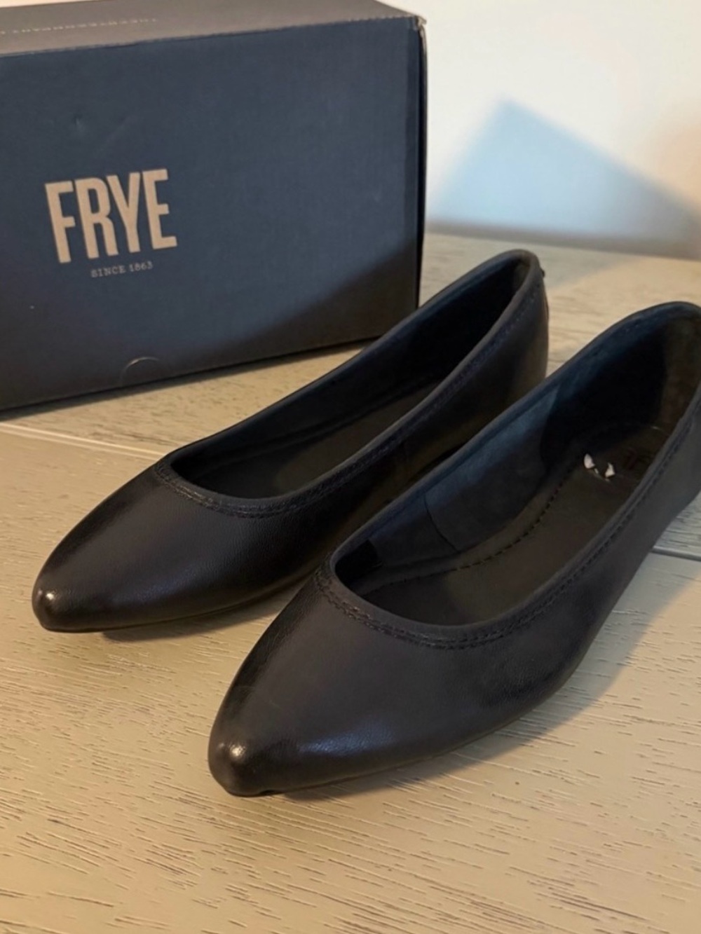 $148 NIB Frye 6.5 Black Regina Italian Leather Flats Round Toe Padded Insoles